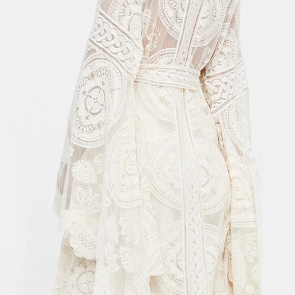SOLD OUT Boho Off White Scalloped Crochet Lace Duster Wrap - Picture 3 of 7